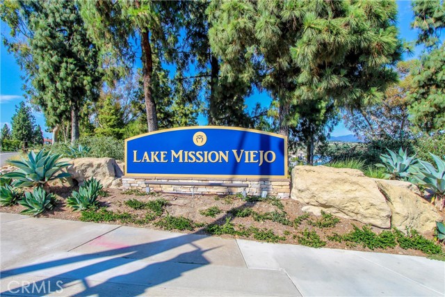 24102 Castilla Lane, Mission Viejo CA: https://media.crmls.org/medias/b269f2c4-80c4-4bcb-bef0-c708b11e66dd.jpg