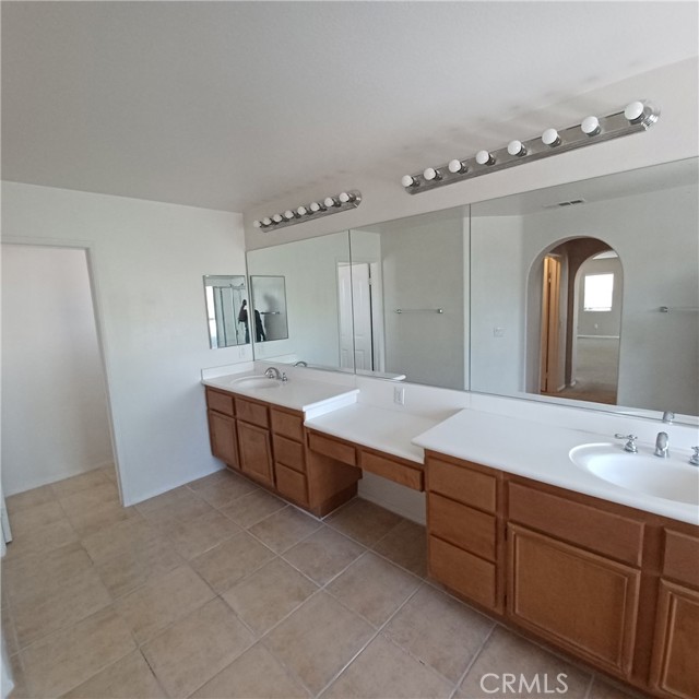 Detail Gallery Image 8 of 9 For 27738 Fairmont Dr, Moreno Valley,  CA 92555 - 5 Beds | 3/1 Baths