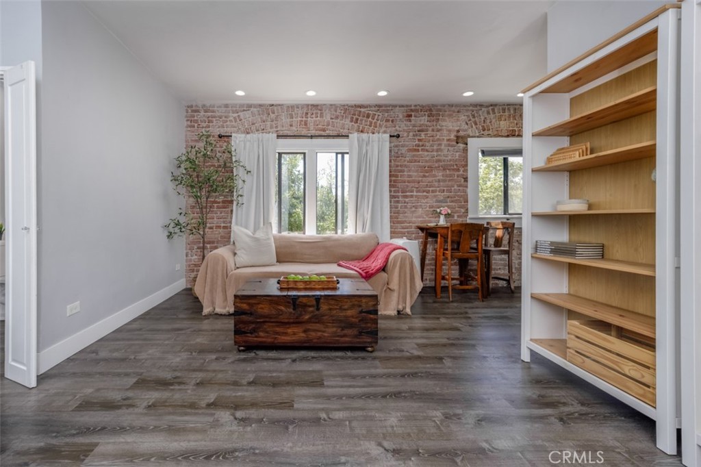 325 W 3rd Street #204