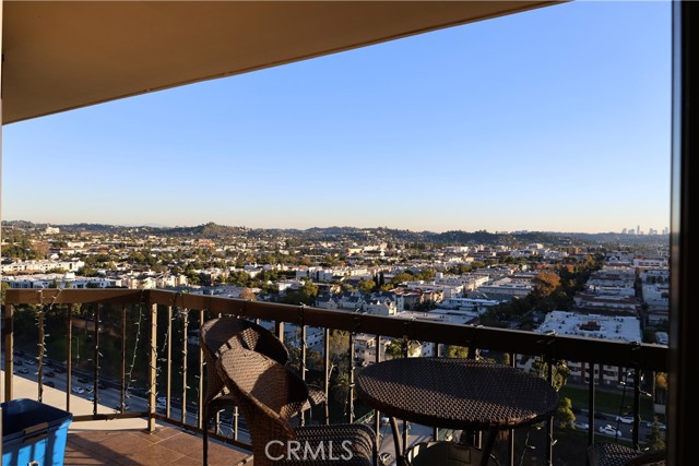 Detail Gallery Image 3 of 38 For 222 Monterey Rd #1603,  Glendale,  CA 91206 - 2 Beds | 2 Baths