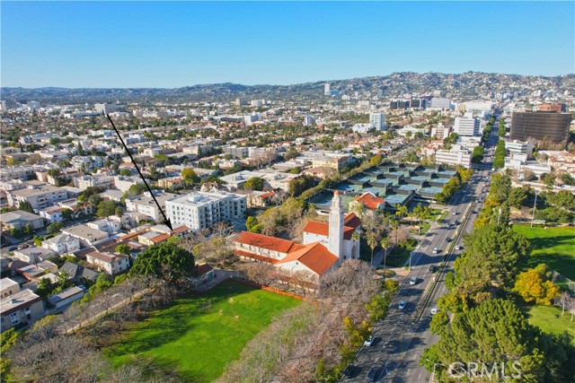 Detail Gallery Image 5 of 30 For 915 S Le Doux Rd, Los Angeles,  CA 90035 - 3 Beds | 2 Baths