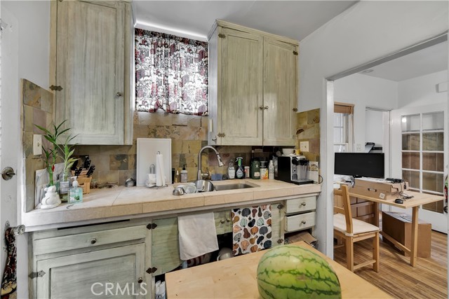 Downstairs unit kitchen