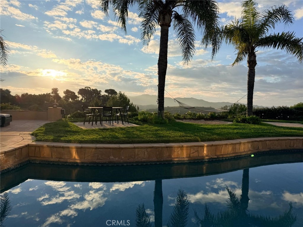 https://media.crmls.org/medias/b26d806b-2edf-4eb6-b793-bb83acac8d76.jpg?preset=X-Large