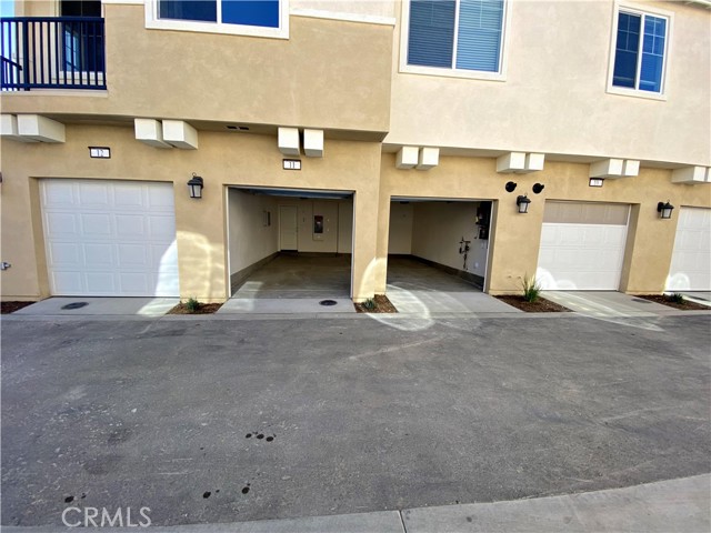 Detail Gallery Image 8 of 8 For 16620 Wyndham Ln #11,  Fontana,  CA 92336 - 3 Beds | 3 Baths