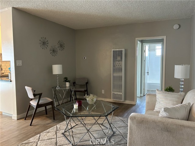 3337 S Durango Avenue, Los Angeles CA: https://media.crmls.org/medias/b26f7558-8b6c-4ca6-b7f1-408aeccbcb24.jpg