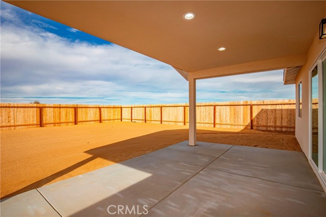 Detail Gallery Image 7 of 25 For 8225 Peach Ave, California City,  CA 93505 - 3 Beds | 4 Baths