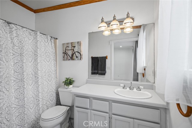 Detail Gallery Image 18 of 23 For 9901 Independence Ave #D,  Chatsworth,  CA 91311 - 2 Beds | 2 Baths