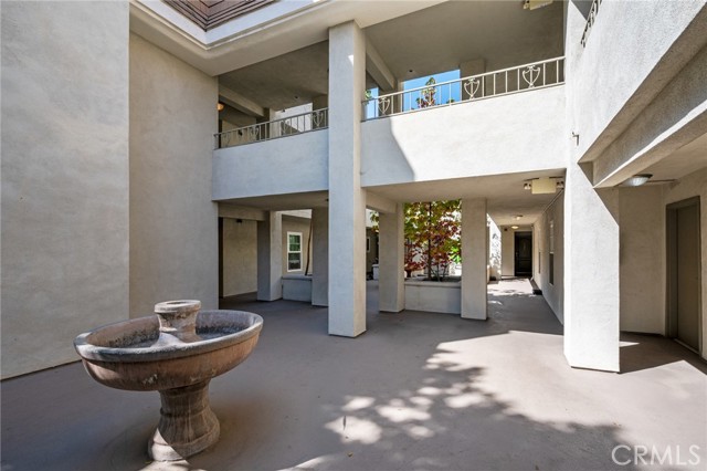 1401 N Greenbrier Road, Long Beach CA: https://media.crmls.org/medias/b270b359-8982-4361-b90f-0b328a50caaf.jpg