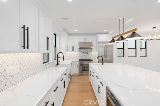 Detail Gallery Image 8 of 44 For 110 S Irena Ave #B,  Redondo Beach,  CA 90277 - 3 Beds | 4/1 Baths