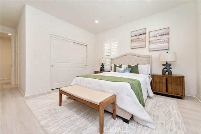 124 Cruiser, Irvine CA: https://media.crmls.org/medias/b271f506-f9b3-4c85-a568-30ac824ad278.jpg