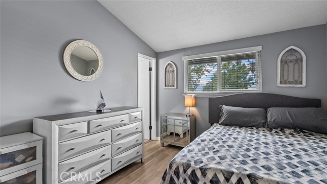 Detail Gallery Image 12 of 28 For 18708 Bainbury St, Canyon Country,  CA 91351 - 3 Beds | 2 Baths