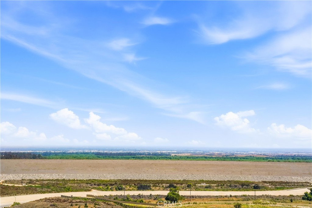 https://media.crmls.org/medias/b2723d80-6632-4f44-9c2d-75992d87f7d1.jpg?preset=X-Large