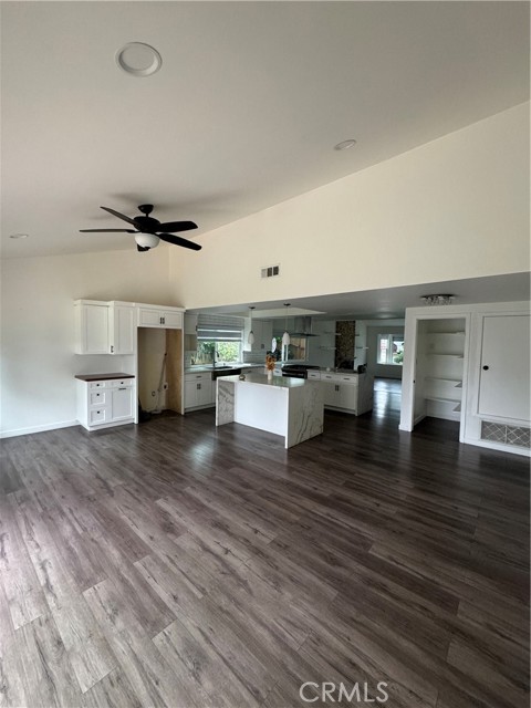 Detail Gallery Image 2 of 14 For 9559 Calle Del Casa, Riverside,  CA 92503 - 4 Beds | 2/1 Baths