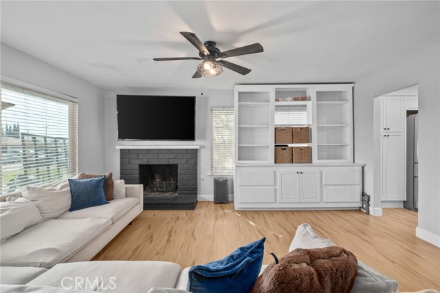 Detail Gallery Image 3 of 26 For 2258 N. Arrowhead, Rialto,  CA 92377 - 3 Beds | 2 Baths