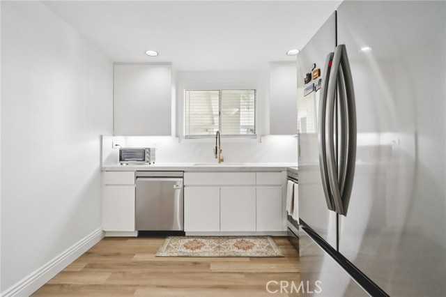 Detail Gallery Image 4 of 43 For 2253 Martin #321,  Irvine,  CA 92612 - 1 Beds | 1 Baths