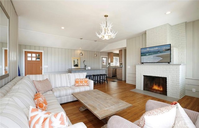 Detail Gallery Image 8 of 34 For 394 Moss St, Laguna Beach,  CA 92651 - 3 Beds | 2/1 Baths