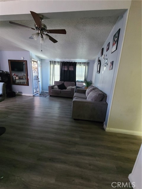 Detail Gallery Image 4 of 19 For 6665 Long Beach Bld #J25,  Long Beach,  CA 90805 - 3 Beds | 1 Baths