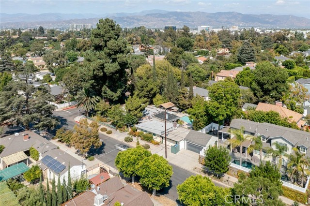 11594 Morrison Street, North Hollywood CA: https://media.crmls.org/medias/b2738781-b232-46a1-af7d-e5b9d9bc7c63.jpg