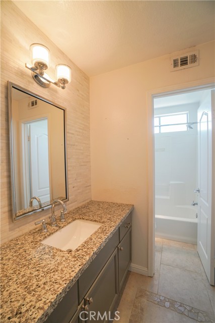 Detail Gallery Image 12 of 29 For 574 N Pageant Dr #E,  Orange,  CA 92869 - 3 Beds | 2/1 Baths