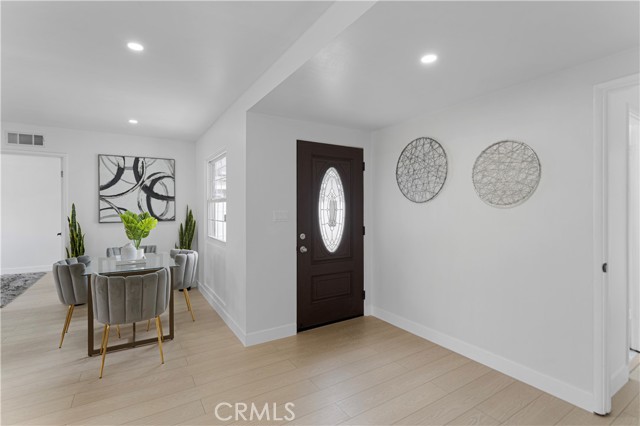 17121 Simonds Street, Granada Hills CA: https://media.crmls.org/medias/b274adba-a63a-45d5-ad07-266446eb63b5.jpg