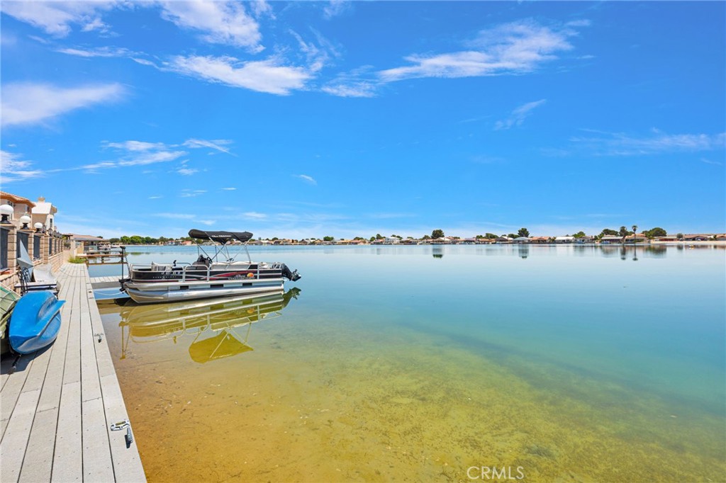 https://media.crmls.org/medias/b274af6d-ca59-4d6c-94cb-9d1365765074.jpg?preset=X-Large