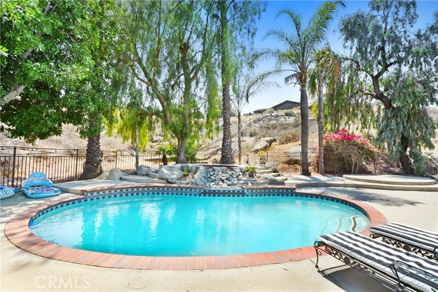 Detail Gallery Image 34 of 53 For 17295 Ridge Canyon Dr, Riverside,  CA 92506 - 4 Beds | 2/1 Baths