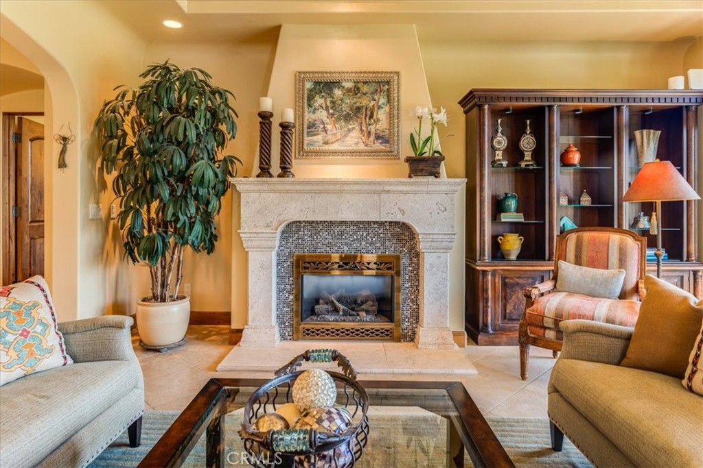 https://media.crmls.org/medias/b2750858-8bfb-446c-8a05-16f10117dca0.jpg?preset=X-Large