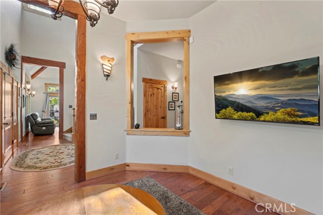 Detail Gallery Image 18 of 38 For 1034 Teakwood, Lake Arrowhead,  CA 92352 - 4 Beds | 3 Baths