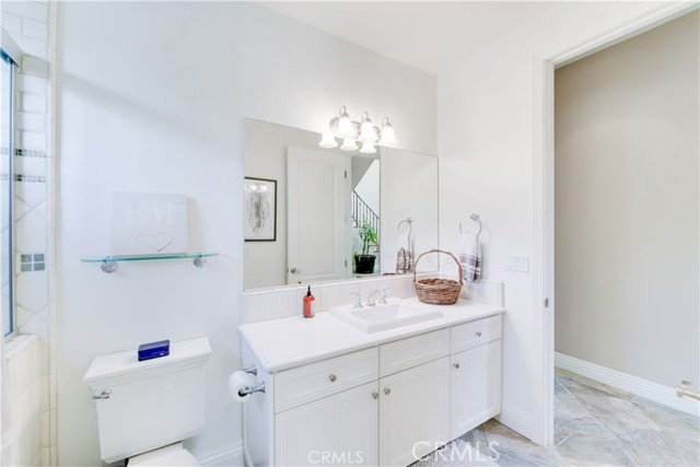 Detail Gallery Image 22 of 67 For 5230 Quakertown Ave, Woodland Hills,  CA 91364 - 5 Beds | 5 Baths