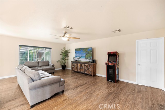 Detail Gallery Image 7 of 34 For 22615 via Santana, Nuevo,  CA 92567 - 3 Beds | 2 Baths