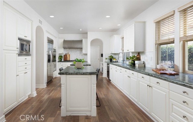 26 Via Fontibre, San Clemente CA: https://media.crmls.org/medias/b2769ec9-c930-4ad1-b077-d4935b0fdebf.jpg