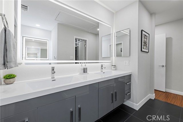 Detail Gallery Image 24 of 46 For 10061 Melinda Way #2,  Northridge,  CA 91325 - 2 Beds | 2/1 Baths