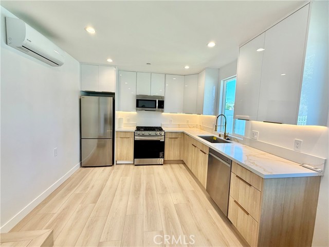 7443 Oakdale Avenue, Winnetka CA: https://media.crmls.org/medias/b278b149-4d12-4559-8ea9-d89cf5df397a.jpg