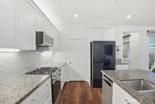 Detail Gallery Image 10 of 38 For 240 Tavern Creek, Palmdale,  CA 93551 - 3 Beds | 3 Baths