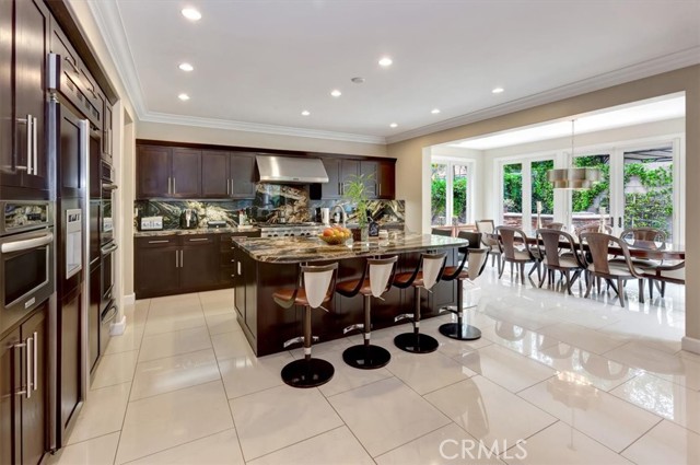 27 Looking Glass, Irvine CA: https://media.crmls.org/medias/b2794663-105f-4441-9464-f13fec6e4c0c.jpg