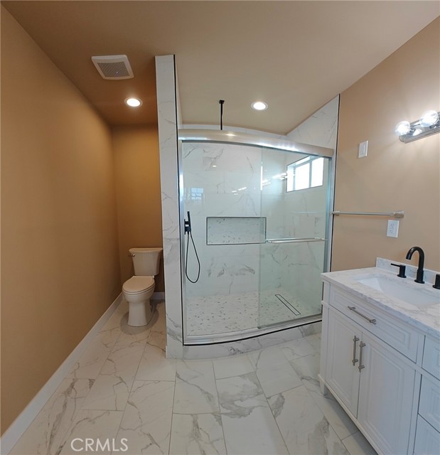 Detail Gallery Image 16 of 21 For 1402 E O, Wilmington,  CA 90744 - 4 Beds | 2 Baths