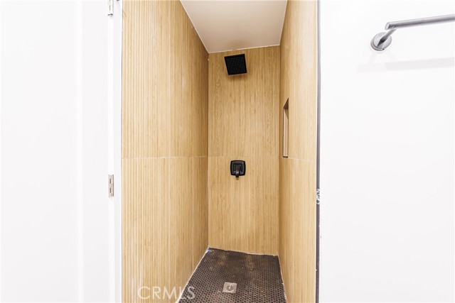 Detail Gallery Image 23 of 26 For 5209 W 20th St #2,  Los Angeles,  CA 90016 - 3 Beds | 3/1 Baths