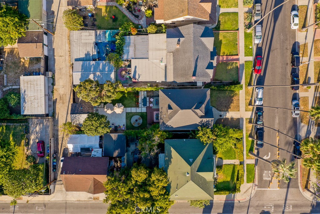 https://media.crmls.org/medias/b27a2428-363d-4a3d-a0f4-3e98bb56302d.jpg?preset=X-Large