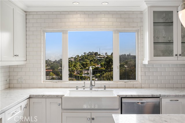 Detail Gallery Image 15 of 41 For 8407 Skyline Dr, Los Angeles,  CA 90046 - 4 Beds | 2/1 Baths