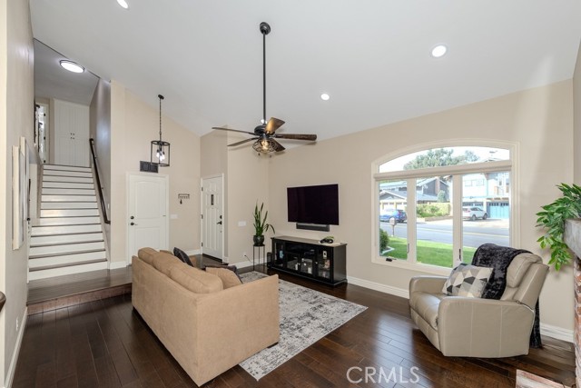 Detail Gallery Image 6 of 55 For 19542 Drybrook Ln., Huntington Beach,  CA 92646 - 4 Beds | 2/1 Baths