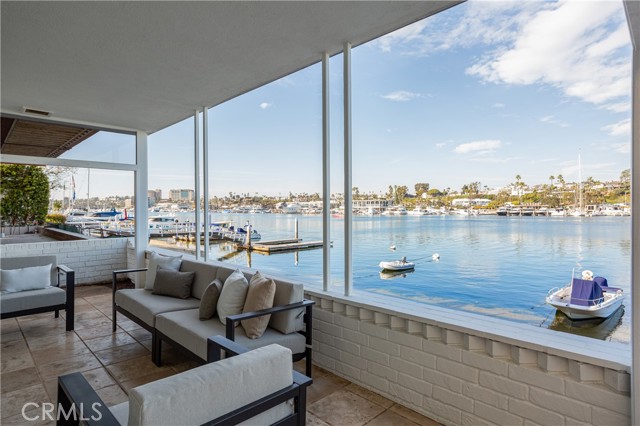 310 Via Lido Nord, Newport Beach CA: https://media.crmls.org/medias/b27c5ead-2801-4547-93eb-5b0fd37eec8f.jpg
