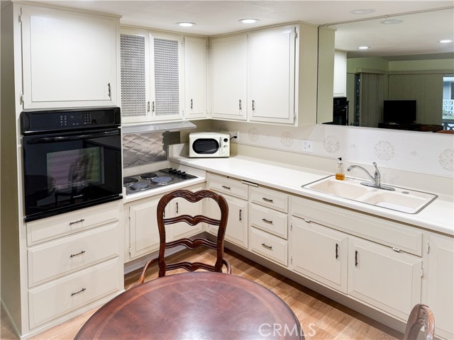 Detail Gallery Image 7 of 11 For 13840 Canoe Brook Dr. 6h,  Seal Beach,  CA 90740 - 2 Beds | 1 Baths