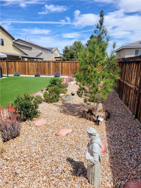 Detail Gallery Image 5 of 21 For 15105 Mateo Prado Way, Victorville,  CA 92394 - 3 Beds | 2/1 Baths