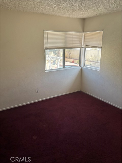 Detail Gallery Image 6 of 8 For 12212 Amber Hill, Moreno Valley,  CA 92557 - 4 Beds | 2/1 Baths