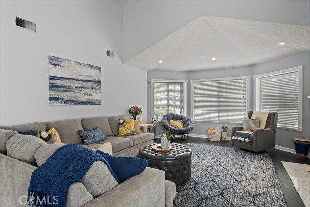 Detail Gallery Image 7 of 37 For 2531 Radford Ct, Simi Valley,  CA 93063 - 4 Beds | 2/1 Baths