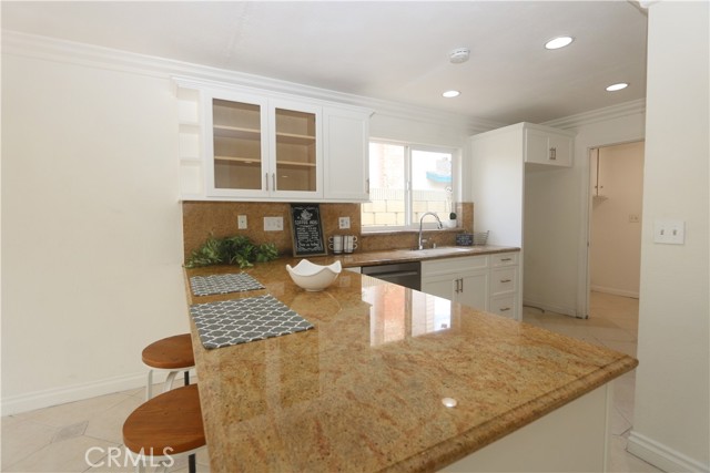 Detail Gallery Image 8 of 30 For 6781 Bridgewater Dr, Huntington Beach,  CA 92647 - 4 Beds | 2 Baths