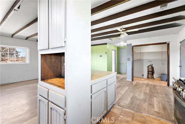 Detail Gallery Image 6 of 45 For 10888 Phelan Rd., Oak Hills,  CA 92344 - 1 Beds | 1 Baths