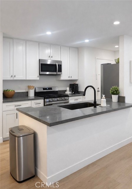 Detail Gallery Image 2 of 26 For 1605 Hotel Cir #B 107,  San Diego,  CA 92108 - 1 Beds | 1 Baths