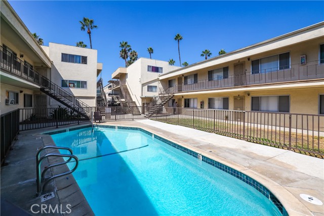 Detail Gallery Image 5 of 21 For 3440 Elm Ave #5,  Long Beach,  CA 90807 - 28 Beds | 14 Baths