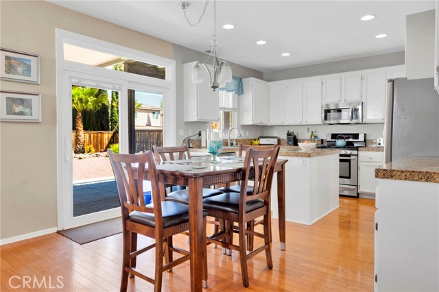 Detail Gallery Image 16 of 55 For 13798 Misty, Victorville,  CA 92392 - 5 Beds | 4 Baths